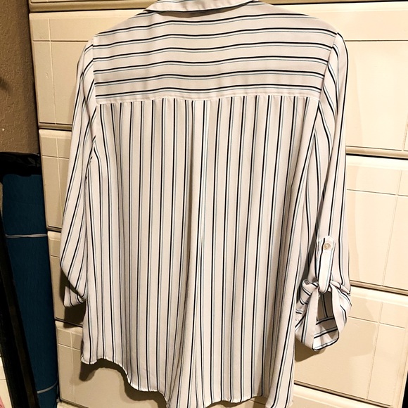 Nice Summer Blouse! - Picture 2 of 2